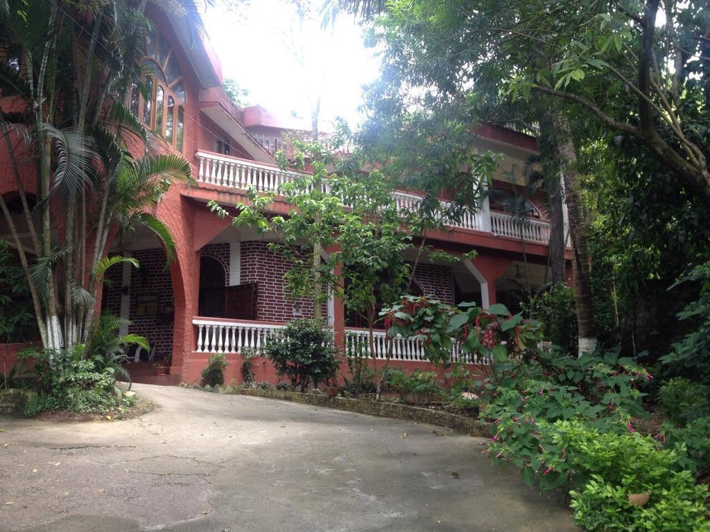 Hilltop Lodge Guwahati Oda fotoğraf