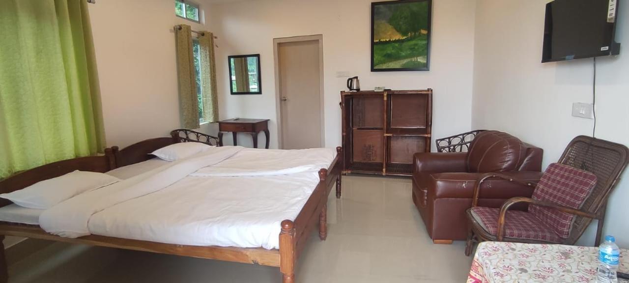 Hilltop Lodge Guwahati Oda fotoğraf