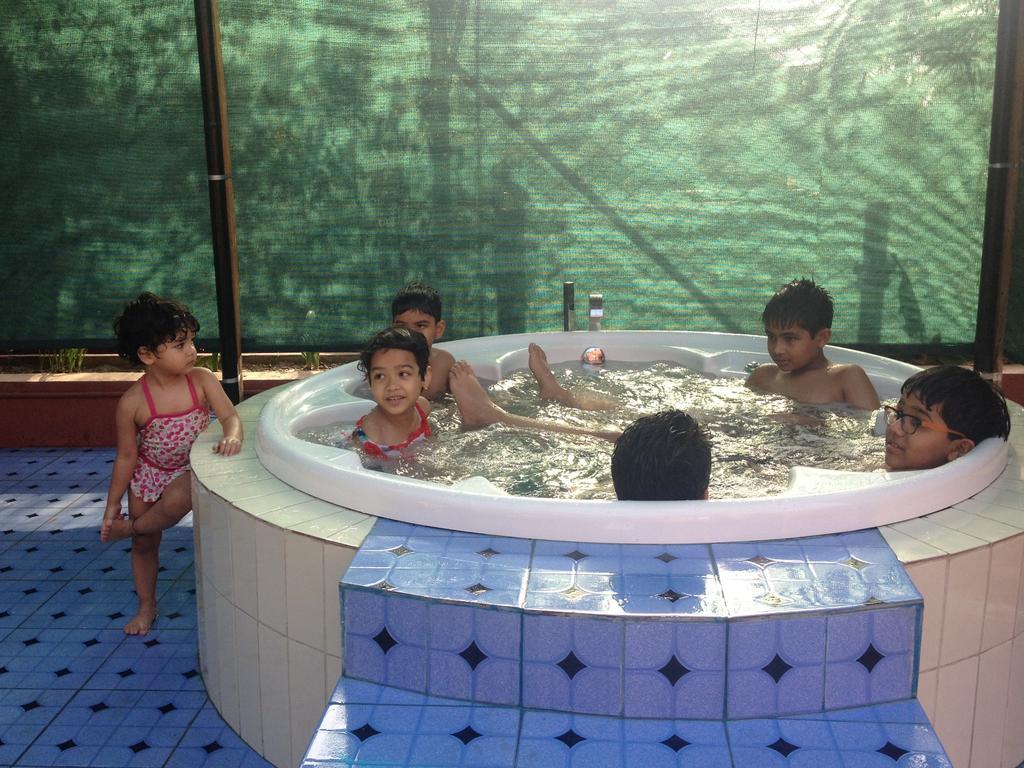 Hilltop Lodge Guwahati Oda fotoğraf